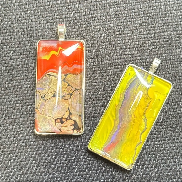 Fluid Art, Acrylic Hand Paint Pendants, Abstract, Glass cabochon 2 In Set 1876 - Picture 3 of 8